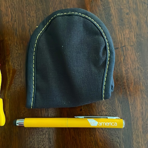 Virgin America - 1st Class Travel Kits x2 - Picture 6 of 7
